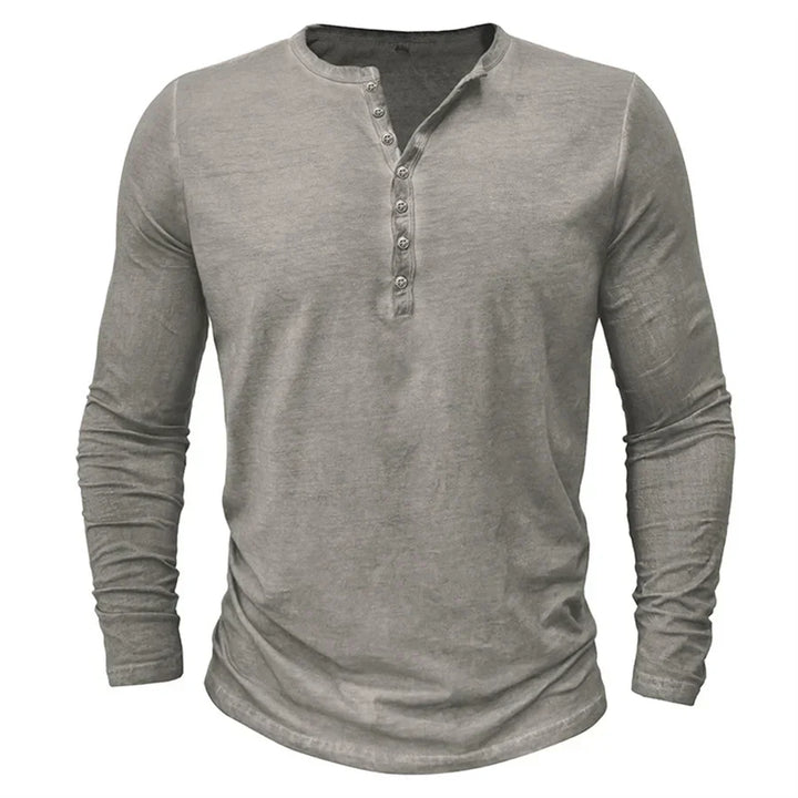 Heren Henley shirt met lange mouwen, gemaakt van katoen voor casual comfort.