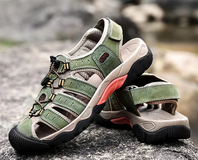 Heren Leren Outdoor Sandalen, bruin, robuust en comfortabel, ideaal voor trekking en strand, met antislip rubberen zool.