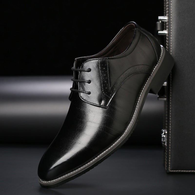 Heren Oxford schoenen van leer met brogue-ontwerp in rood. Een gedurfde en modieuze keuze.