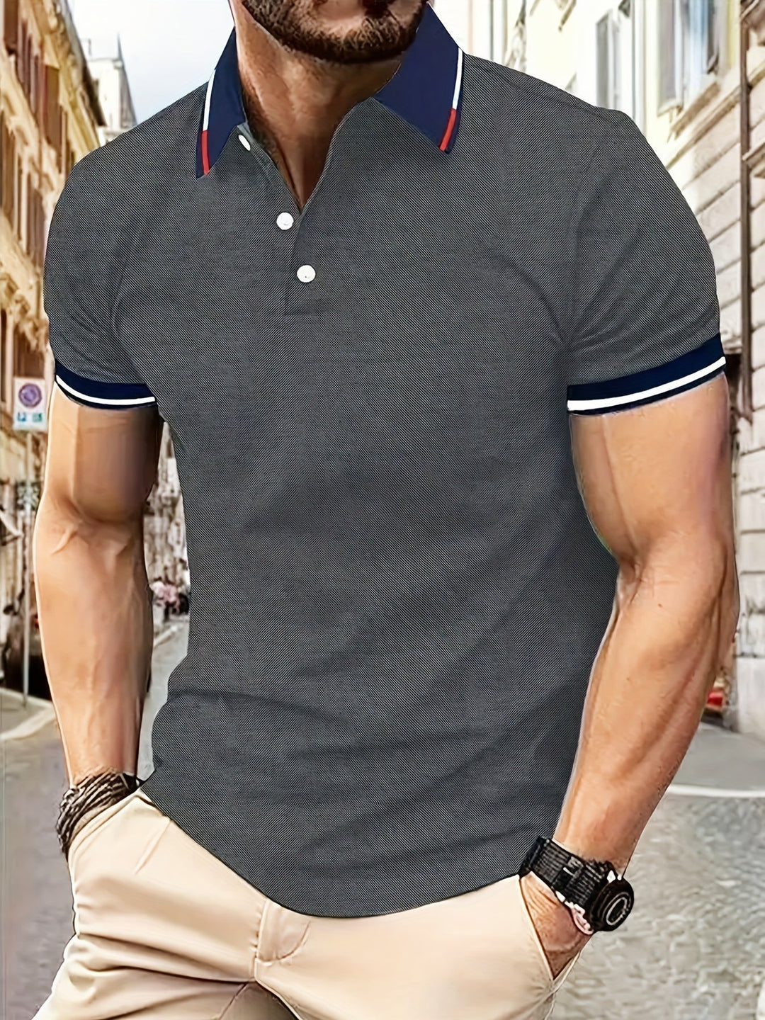 Heren Poloshirt in Meerblauw, knoopdetails, reverskraag, ademend, lichtgewicht, ideaal voor golf en vrije tijd, vooraanzicht.