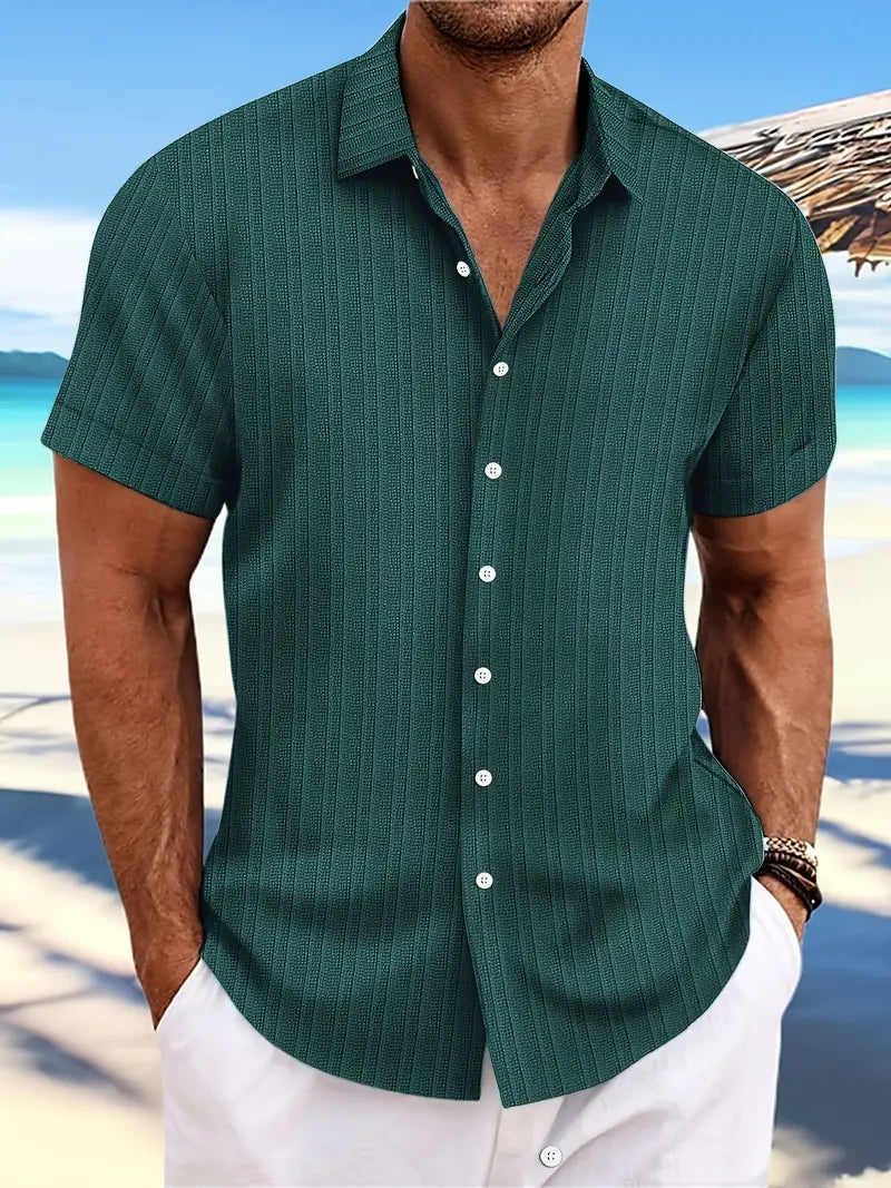 Heren zomerhemd van ademende stof in beige, licht en verkoelend, ideaal voor warme dagen, met korte mouwen.