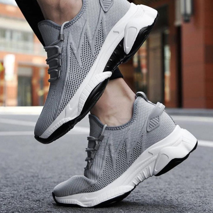 Heren sportschoenen, ademend en lichtgewicht, met verhoogde hak, moderne look, voor sport en vrije tijd, grijze variant.