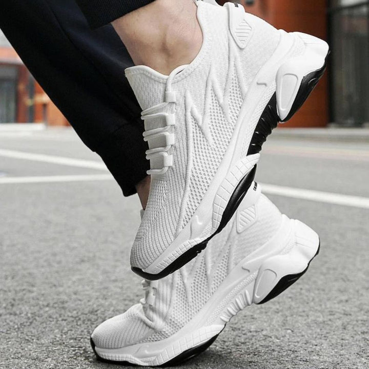 Heren sportschoenen, ademend en lichtgewicht, met verhoogde hak, moderne look, voor sport en vrije tijd, grijze variant.