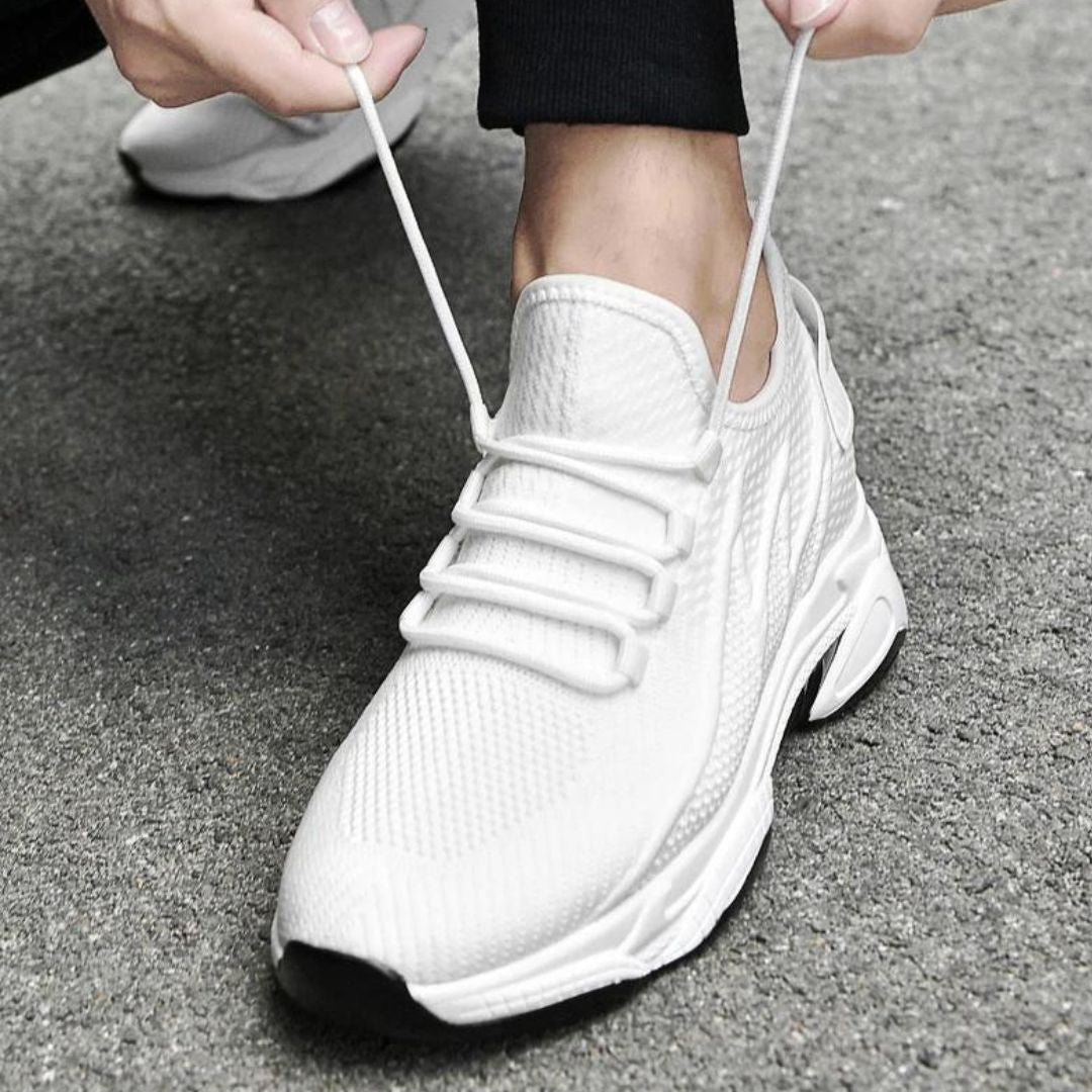 Heren sportschoenen, ademend en lichtgewicht, met verhoogde hak, moderne look, voor sport en vrije tijd, grijze variant.