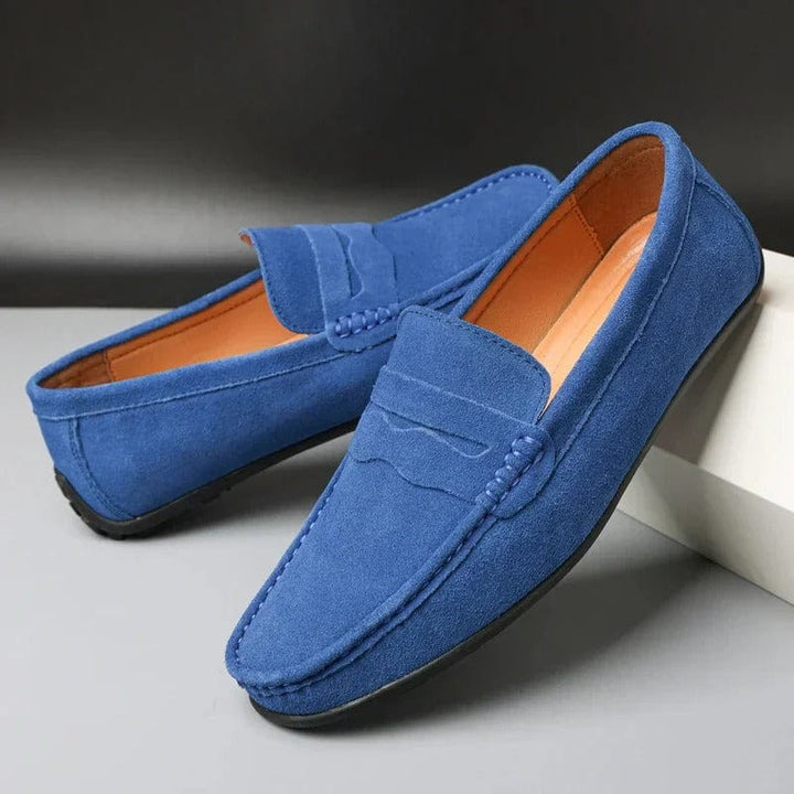 Heren suède loafers, stijlvol in bruin, met gewatteerd voetbed en antislipzool voor de hele dag comfort.