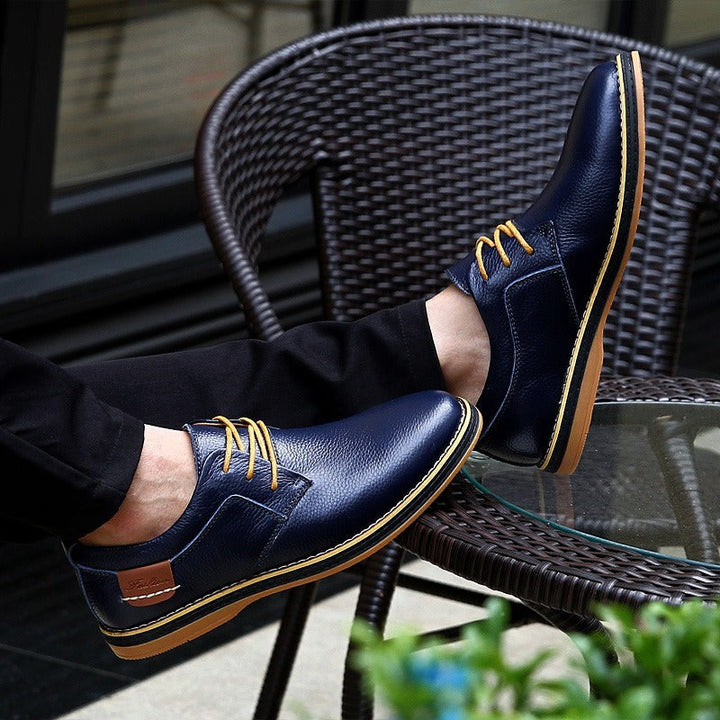 Herenleren Oxford schoenen in blauw, van hoogwaardig leer, met klassieke elegantie en een robuuste rubberen zool, ideaal voor elke gelegenheid.