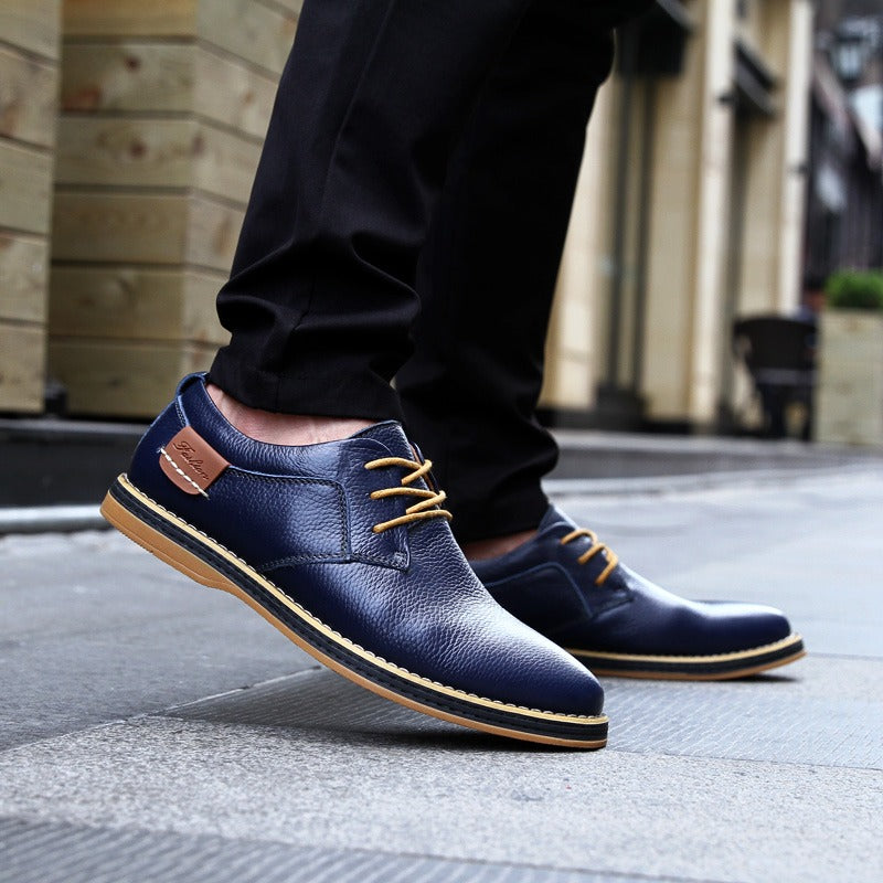 Herenleren Oxford schoenen in blauw, van hoogwaardig leer, met klassieke elegantie en een robuuste rubberen zool, ideaal voor elke gelegenheid.