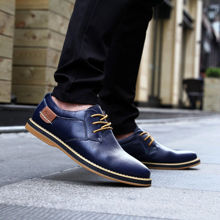 Herenleren Oxford schoenen in blauw, van hoogwaardig leer, met klassieke elegantie en een robuuste rubberen zool, ideaal voor elke gelegenheid.