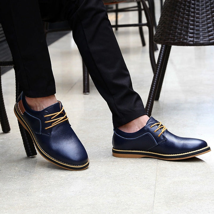 Herenleren Oxford schoenen in blauw, van hoogwaardig leer, met klassieke elegantie en een robuuste rubberen zool, ideaal voor elke gelegenheid.