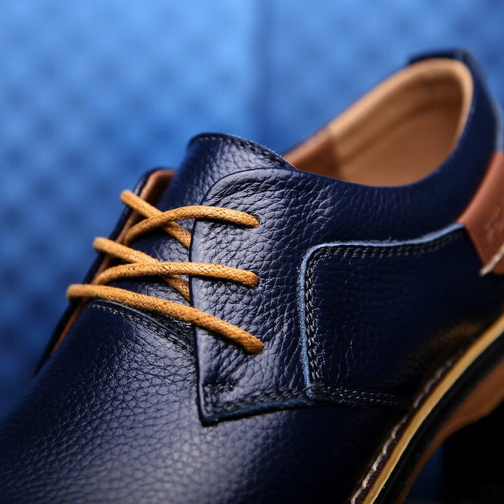 Herenleren Oxford schoenen in blauw, van hoogwaardig leer, met klassieke elegantie en een robuuste rubberen zool, ideaal voor elke gelegenheid.