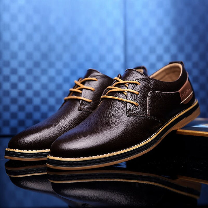 Herenleren Oxford schoenen in blauw, van hoogwaardig leer, met klassieke elegantie en een robuuste rubberen zool, ideaal voor elke gelegenheid.
