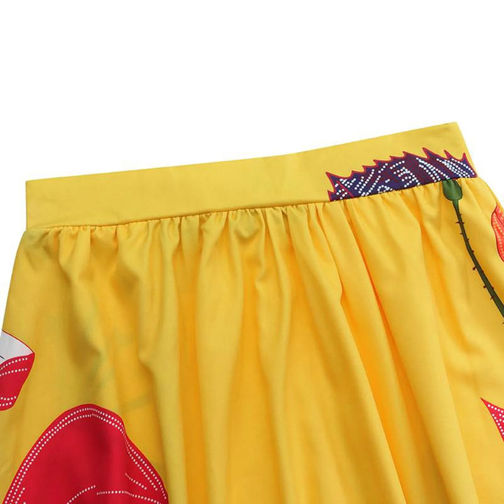 Elegante dames maxi-rok met hoge taille en bloemenprint. De rok is lang en golvend voor een vrouwelijke zomerlook.