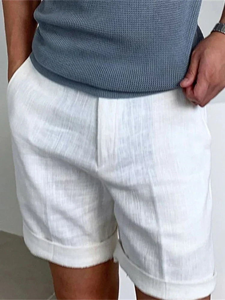 Heren lichte linnen zomershorts in beige, ademend en comfortabel, gemaakt van een linnen-katoenmix met een losse pasvorm.