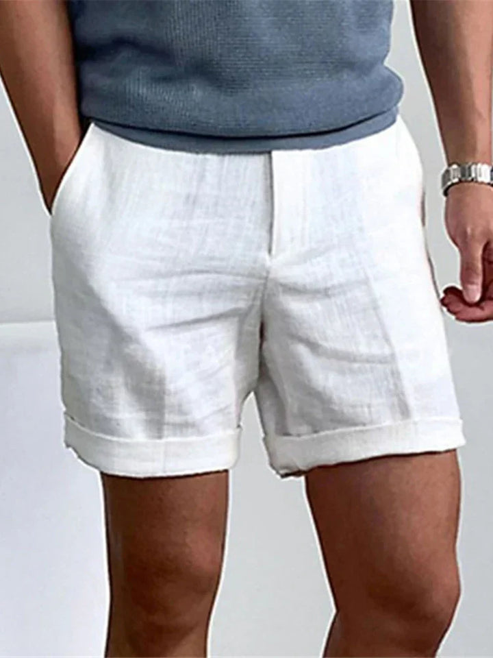 Heren lichte linnen zomershorts in beige, ademend en comfortabel, gemaakt van een linnen-katoenmix met een losse pasvorm.