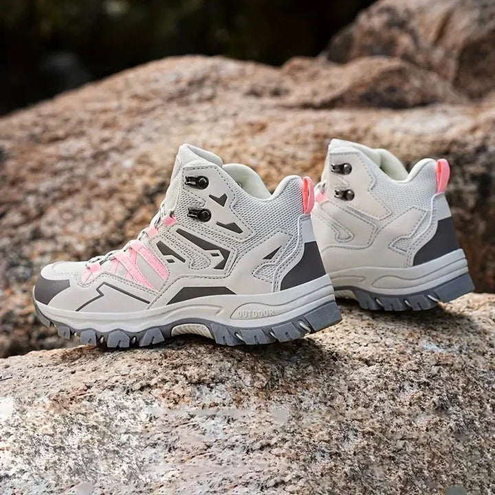 Zijaanzicht van de orthopedische wandelschoenen voor heren.