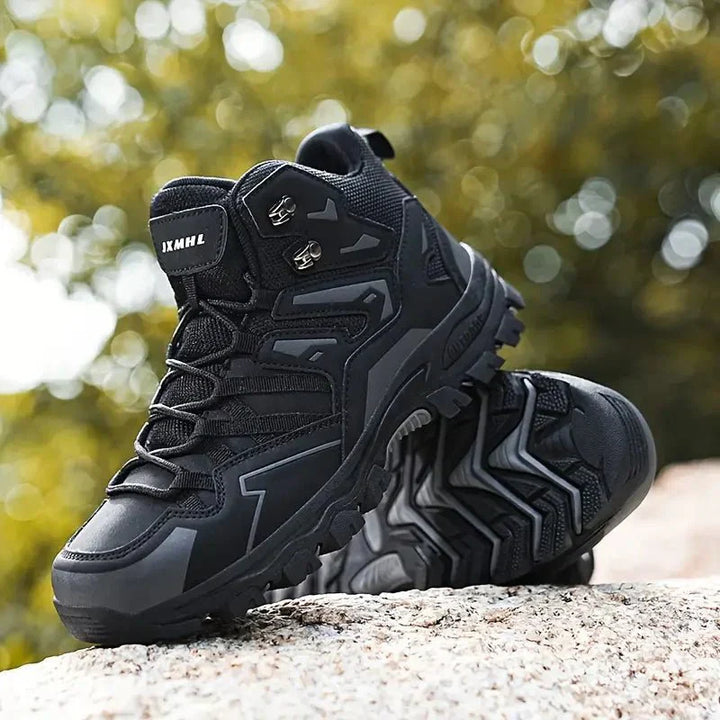 Bovenaanzicht van de orthopedische wandelschoenen voor heren met veters.