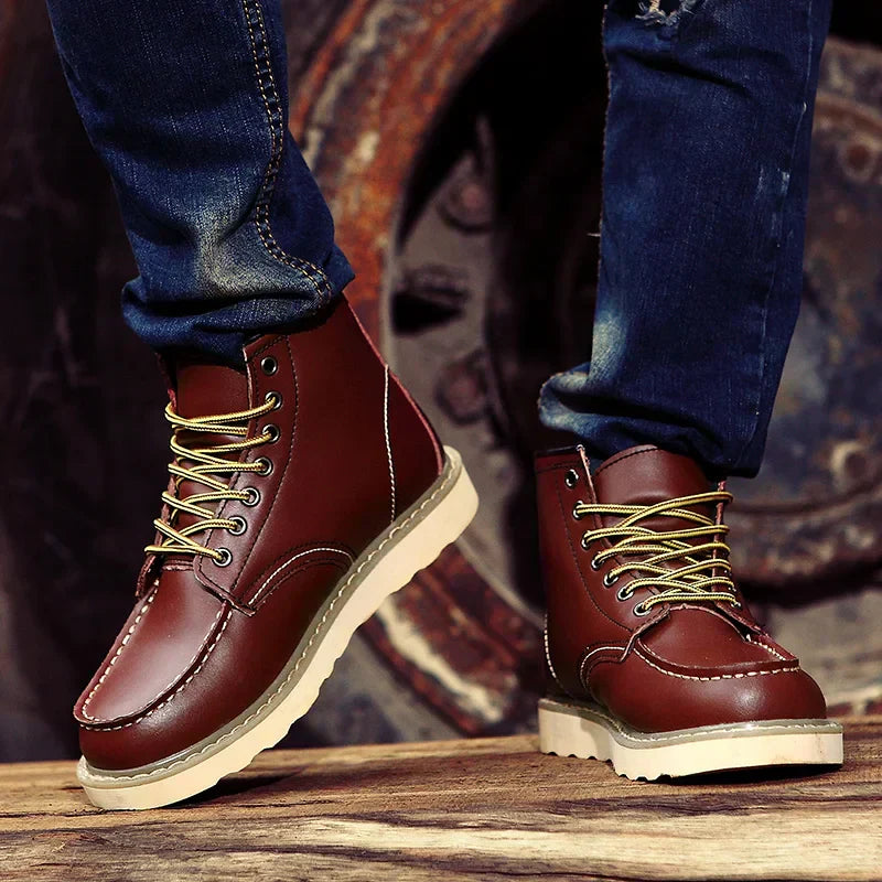 Hoge kwaliteit heren retro leren winterlaarzen, tijdloos design, klassiek silhouet, ideaal voor elegante winteroutfits.