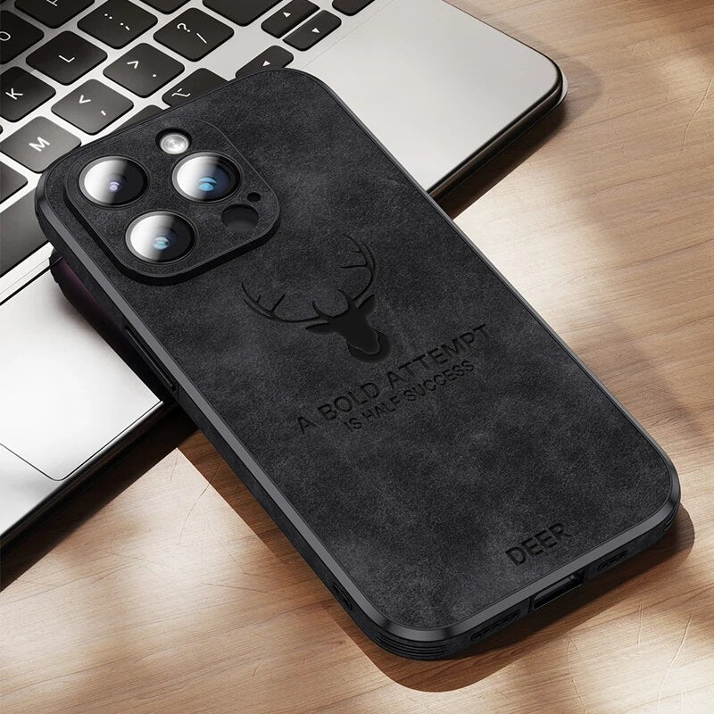 Hoogwaardig suède iPhone hoesje, schokbestendig, groen, met camerabescherming, luxe design, compatibel met iPhone 12-15