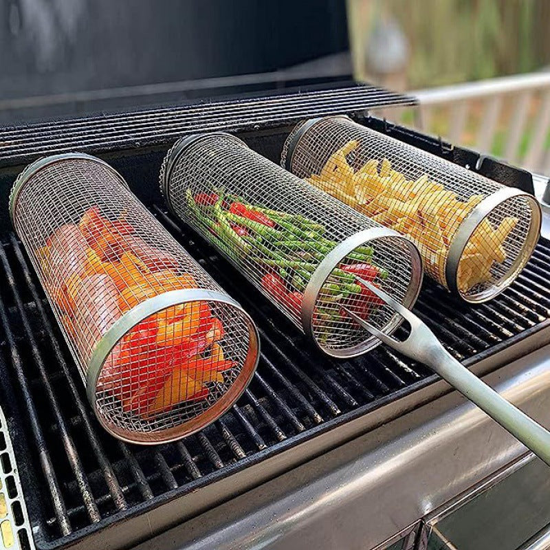 Hoogwaardige metalen grillmand met ergonomische handgrepen voor gelijkmatig grillen op gas- en houtskoolbarbecues.