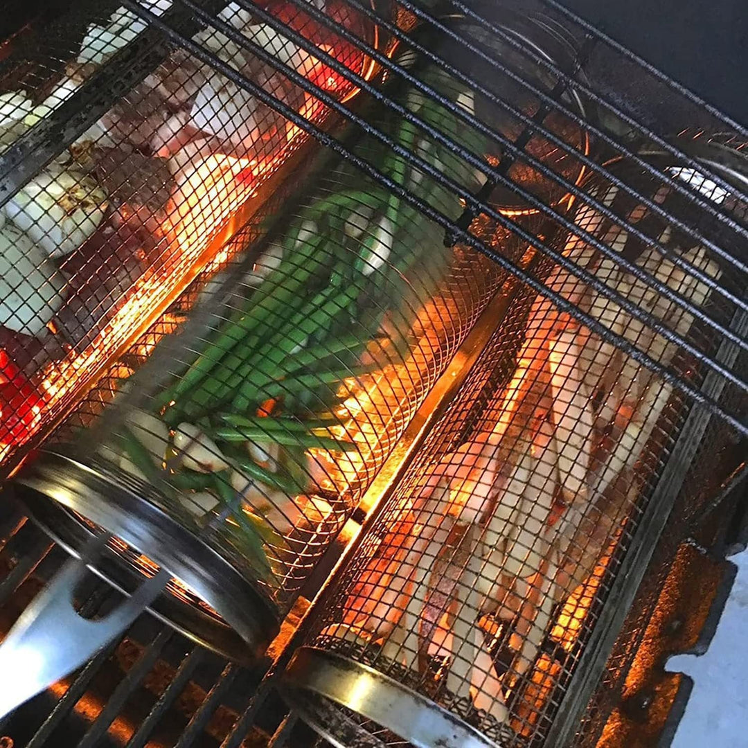 Hoogwaardige metalen grillmand met ergonomische handgrepen voor gelijkmatig grillen op gas- en houtskoolbarbecues.