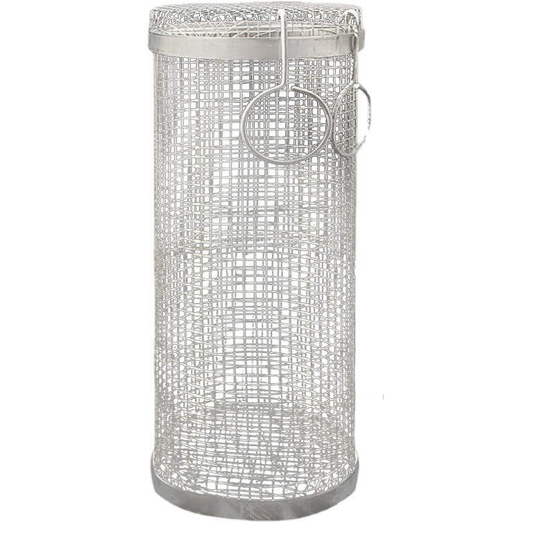 Hoogwaardige metalen grillmand met ergonomische handgrepen voor gelijkmatig grillen op gas- en houtskoolbarbecues.