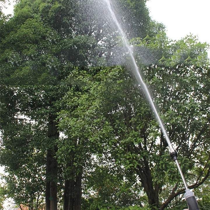 Gebruiksvriendelijk hogedruk waterpistool met instelbare druk voor diverse schoonmaakklussen thuis.