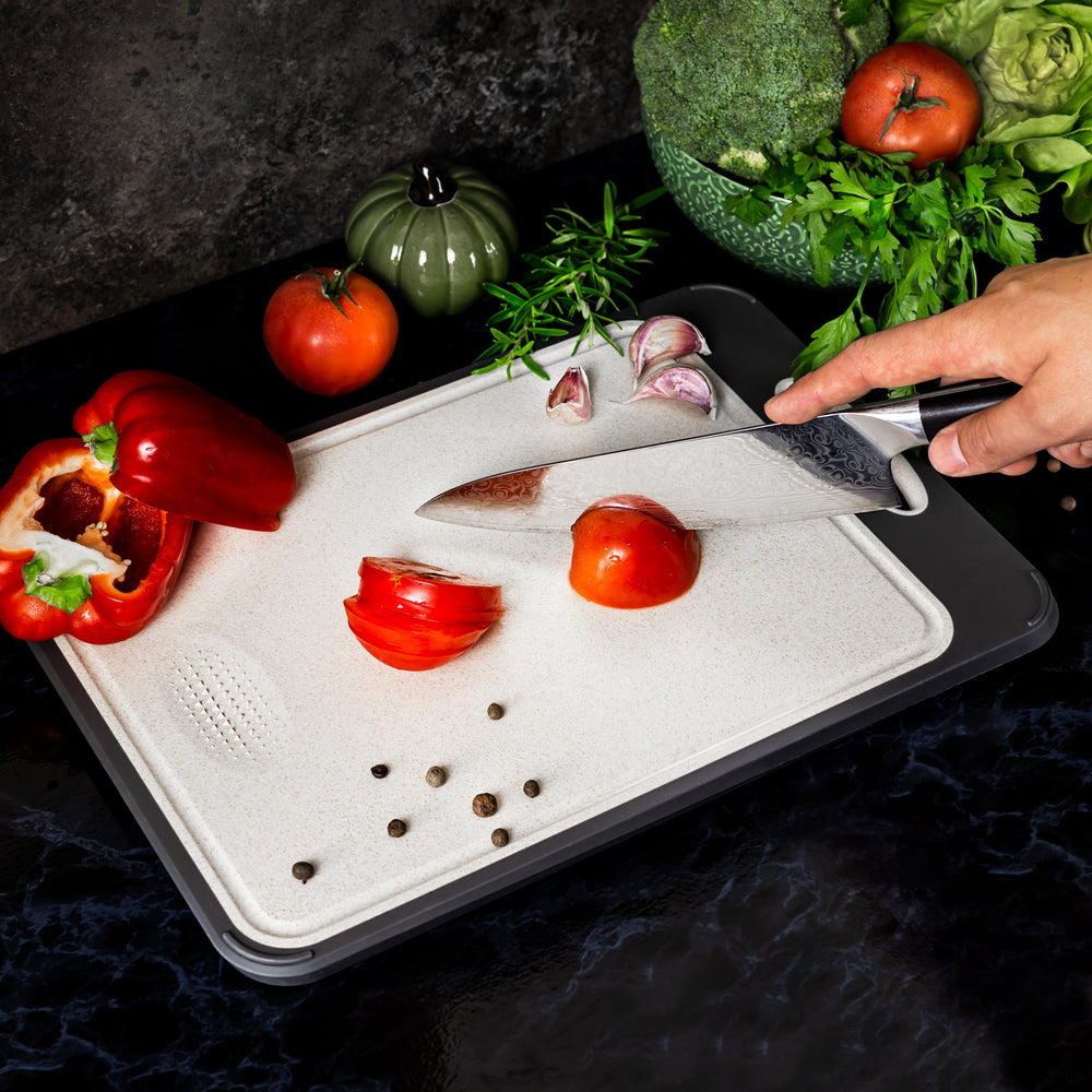 Glanzende RVS snijplank, perfect voor hygiënisch koken en dagelijkse voedselbereiding in de keuken.