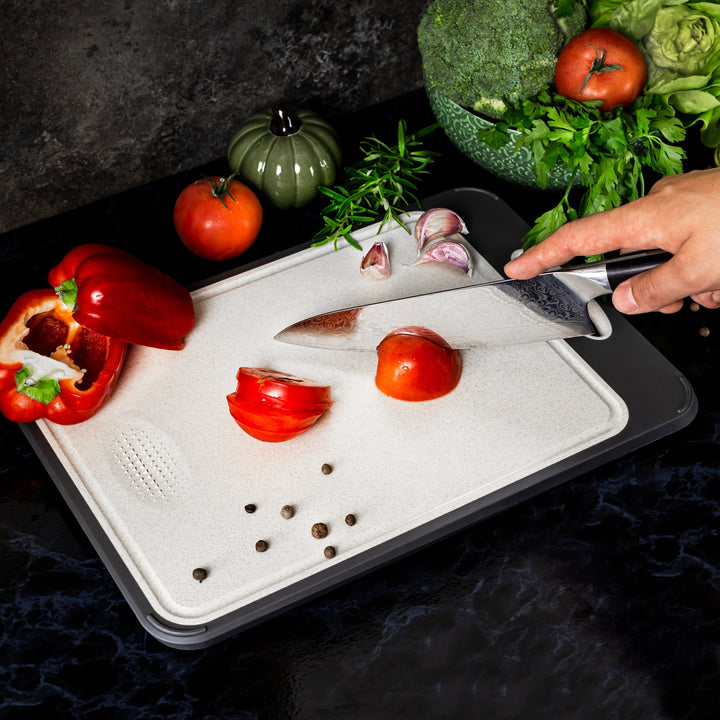 Glanzende RVS snijplank, perfect voor hygiënisch koken en dagelijkse voedselbereiding in de keuken.