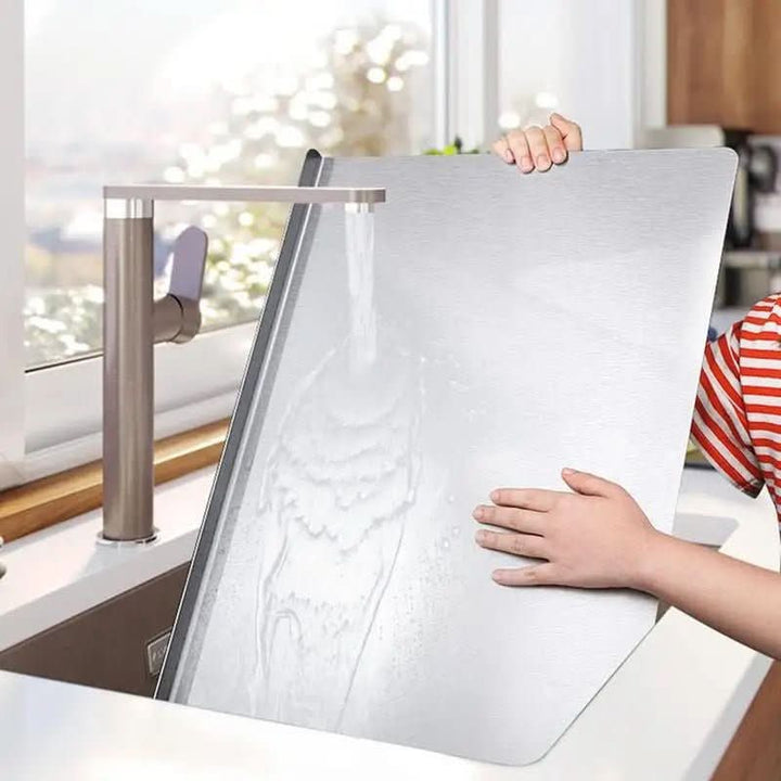 Duurzame RVS snijplank, hygiënisch en vaatwasserbestendig keukengerei. Met antislip voor stabiel koken.