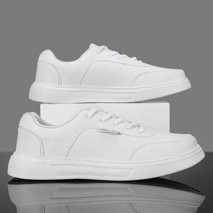Ergonomische dames sneaker met antislipzool, brede teenruimte en ademend materiaal voor comfort en grip.