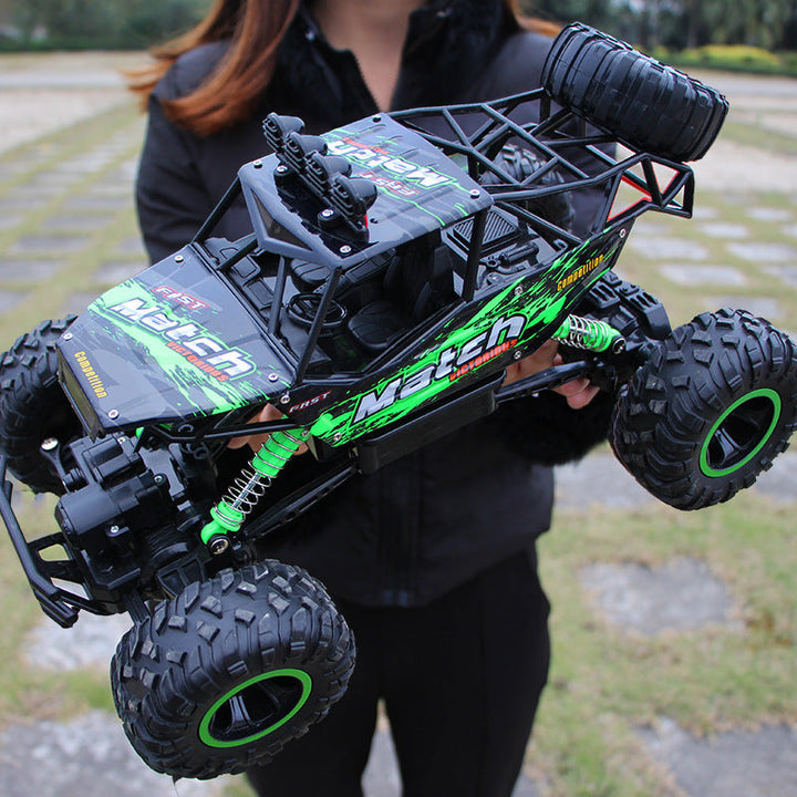 Indrukwekkende 4x4 RC monstertruck in offroadrit, robuust ontwerp, geschikt voor elk terrein, ideaal voor offroad-avonturen.