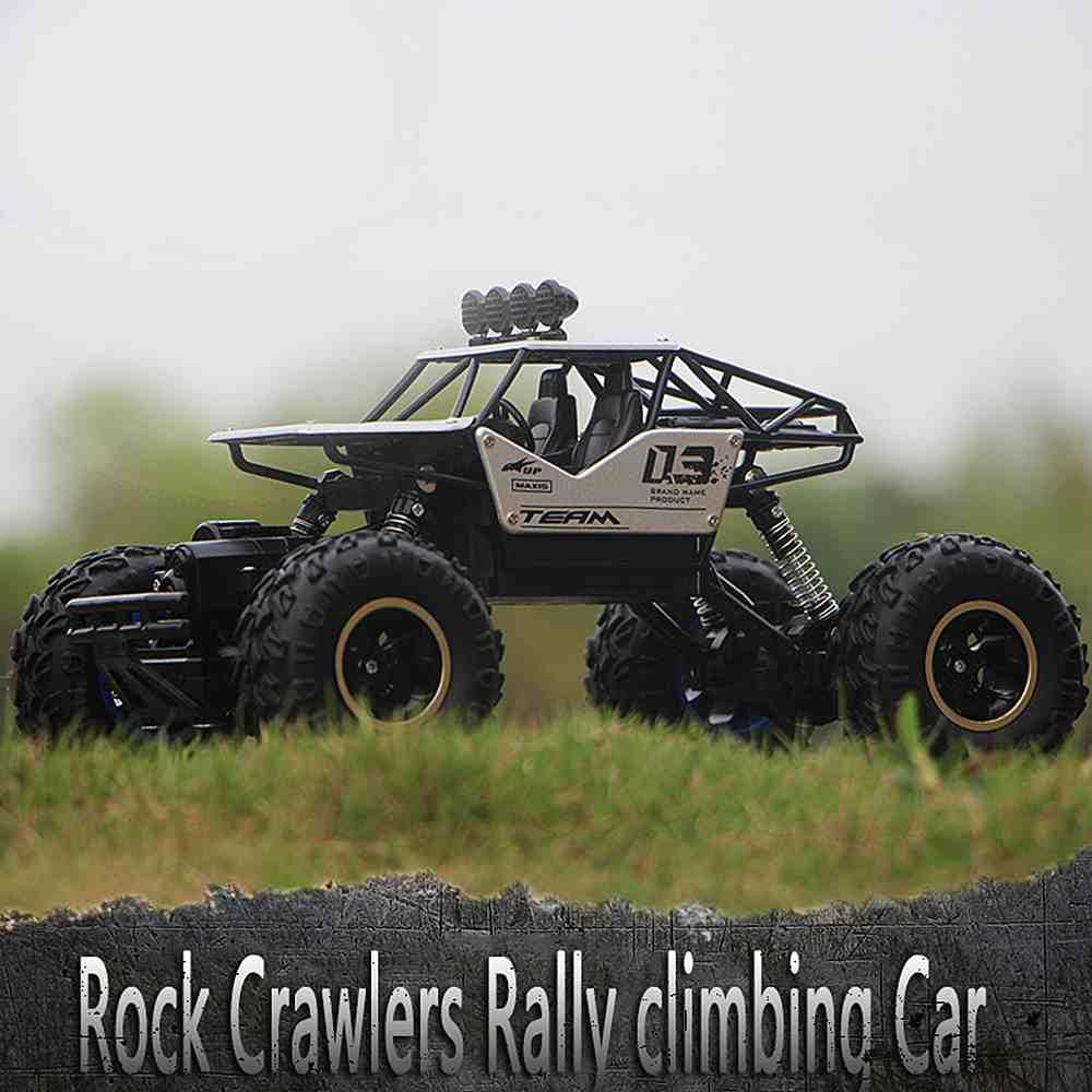 Indrukwekkende 4x4 RC monstertruck in offroadrit, robuust ontwerp, geschikt voor elk terrein, ideaal voor offroad-avonturen.