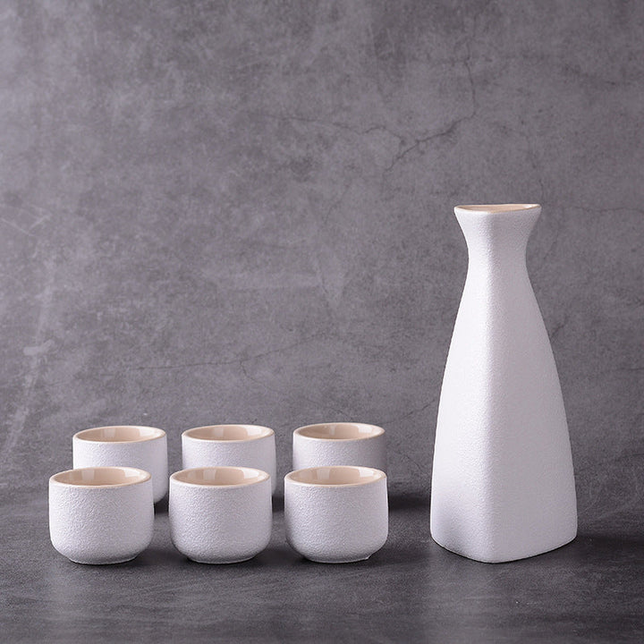 Elegant Japans keramisch sake servies, perfect als cadeau voor liefhebbers van traditionele drinkcultuur.