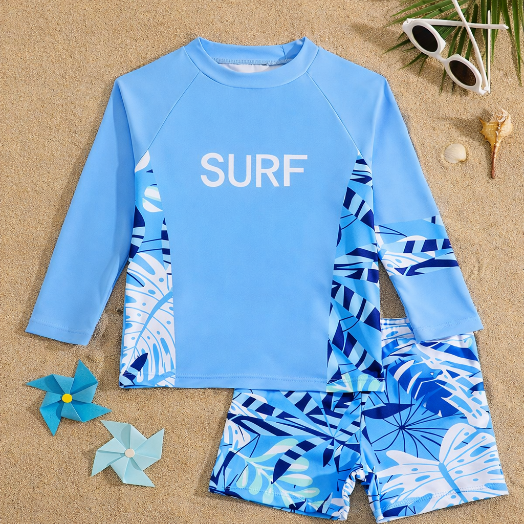 Sportieve jongens zwemkleding: rash guard en zwemshorts voor actieve dagen aan het water.