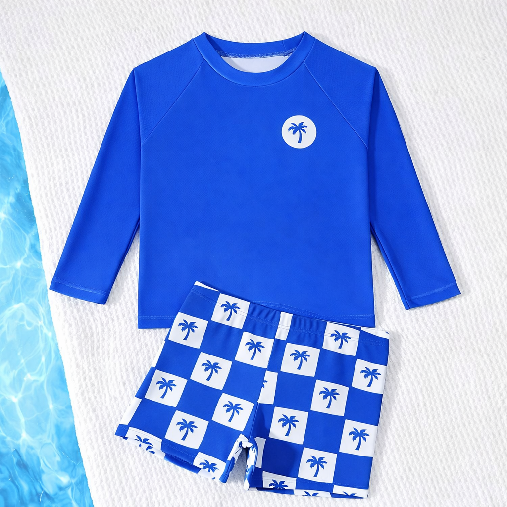 Blauwe jongens rash guard en zwemshorts, perfecte zwemkleding met UV-bescherming.