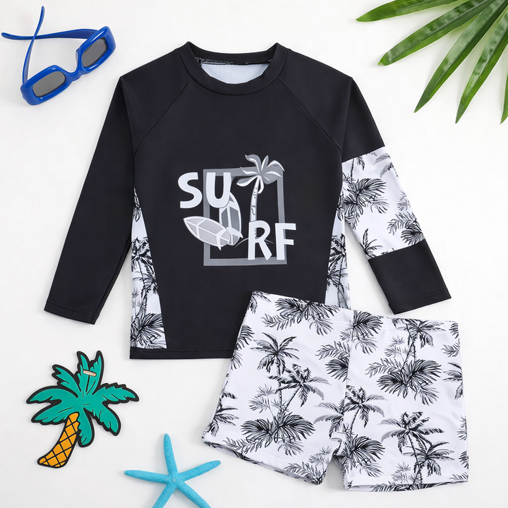 Beschermende jongens zwemkleding: rash guard en zwemshorts, essentieel voor een veilige zomer.