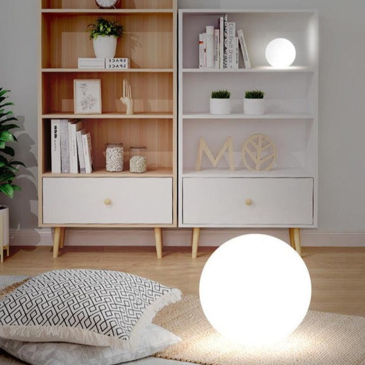 Waterdichte LED bol - draadloos, weerbestendig met 16 kleurvarianten voor sfeervolle binnen- en buitenverlichting.