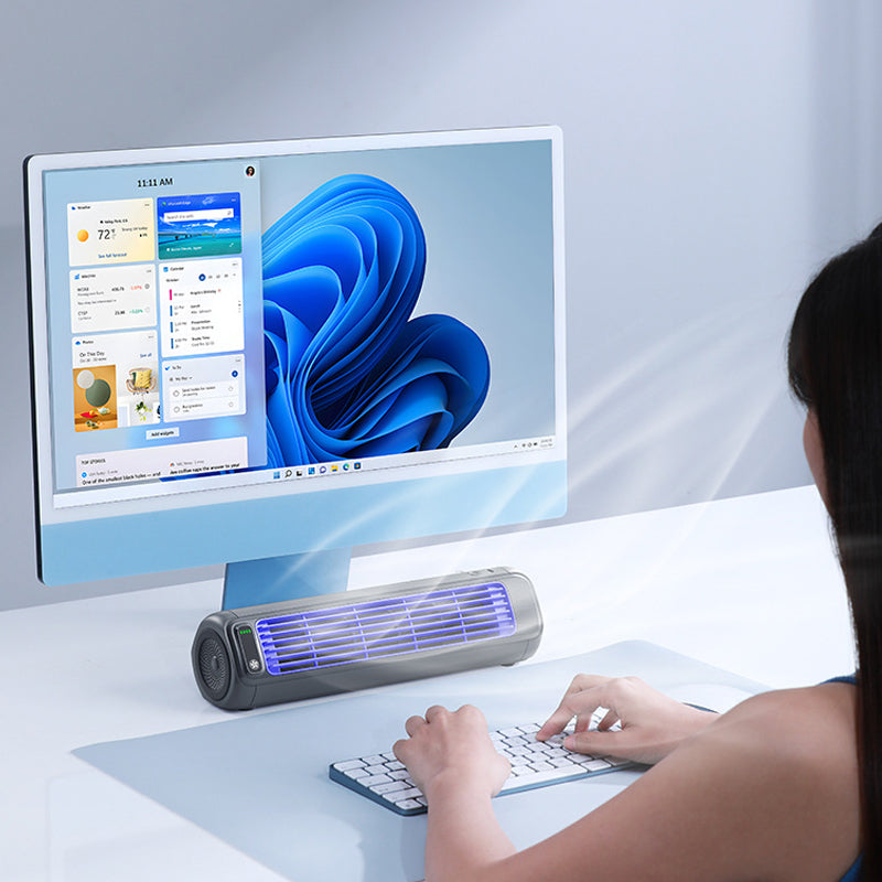 Draadloze compacte mobiele airconditioner, draagbaar, wit, ideaal voor verkoeling onderweg, efficiënt voor kleine ruimtes, lange batterijduur.