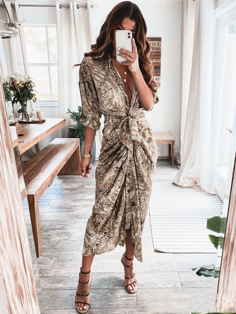 Khaki dames maxi jurk, comfortabel en trendy. Ideaal als lange zomerjurk met bohemien stijl voor elke gelegenheid.
