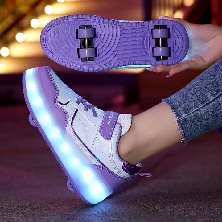 Blij kind rolt en speelt met comfortabele orthopedische LED rolschoenen. Ideaal voor actieve avonturen.