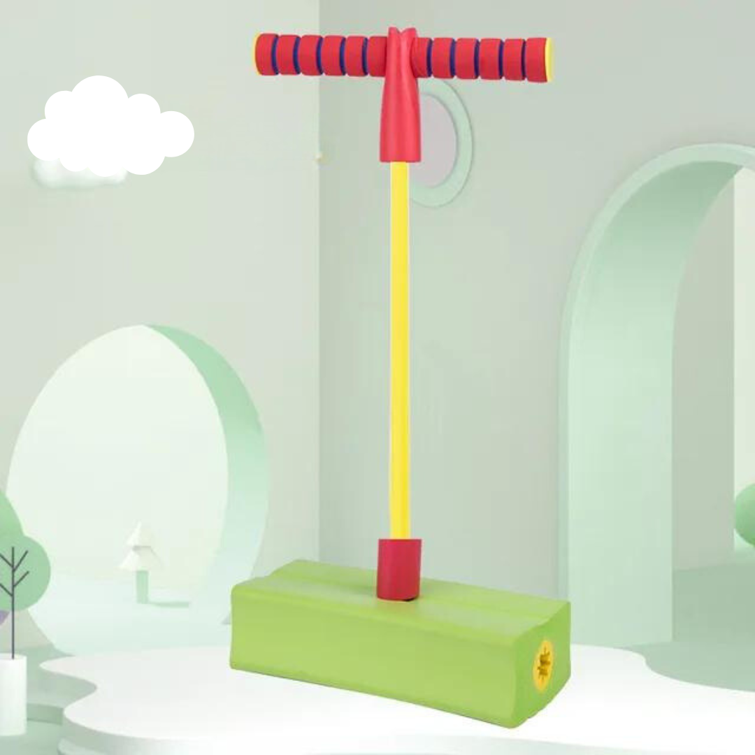 Lachend kind geniet van BounceJoy springspeelgoed, vrolijk actief spel dat coördinatie & conditie verbetert.