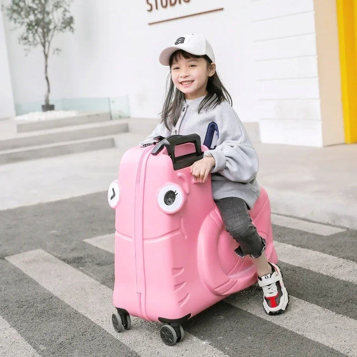 Compacte kinderzitkoffer met scooterfunctie; de perfecte handbagage voor vakanties vol plezier.
