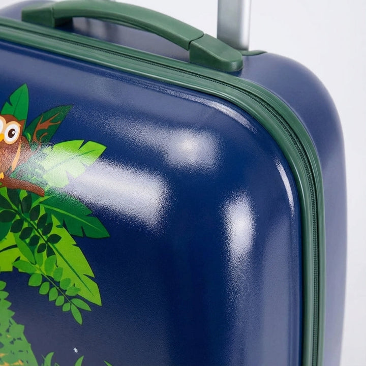 Vrolijke TinyTrek kinderbagageset met jungle print: rugzak kind en trolley. Perfect voor reizen en avontuur.