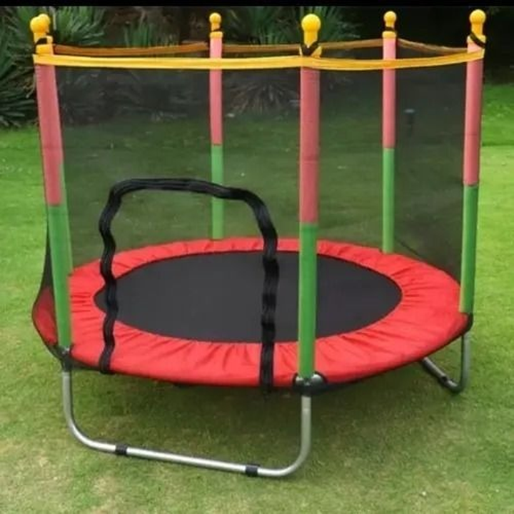 Jumpie KidsTramp kindertrampoline met veiligheidsnet; een veilige keuze voor eindeloos speelplezier buiten.