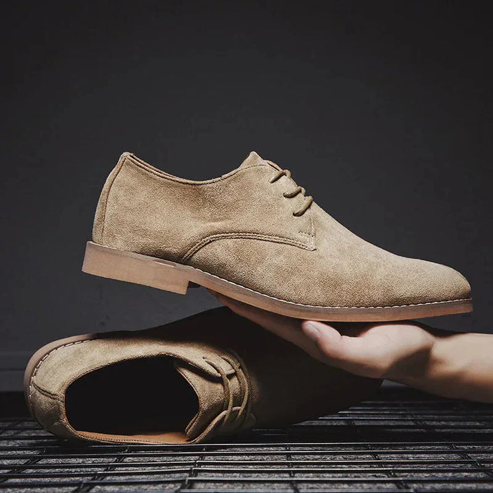 Zwarte Sebastian suède Oxford schoenen voor heren; tijdloos en comfortabel voor elke formele outfit.