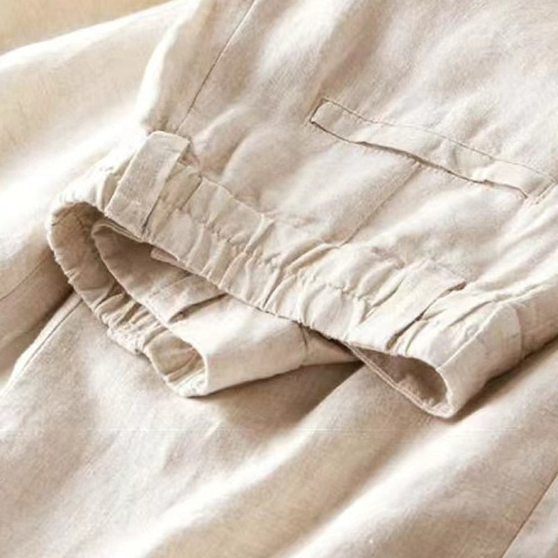 De veelzijdige Diana damespantalon in wit: een frisse, elegante broek met hoge taille en wijde pijpen.