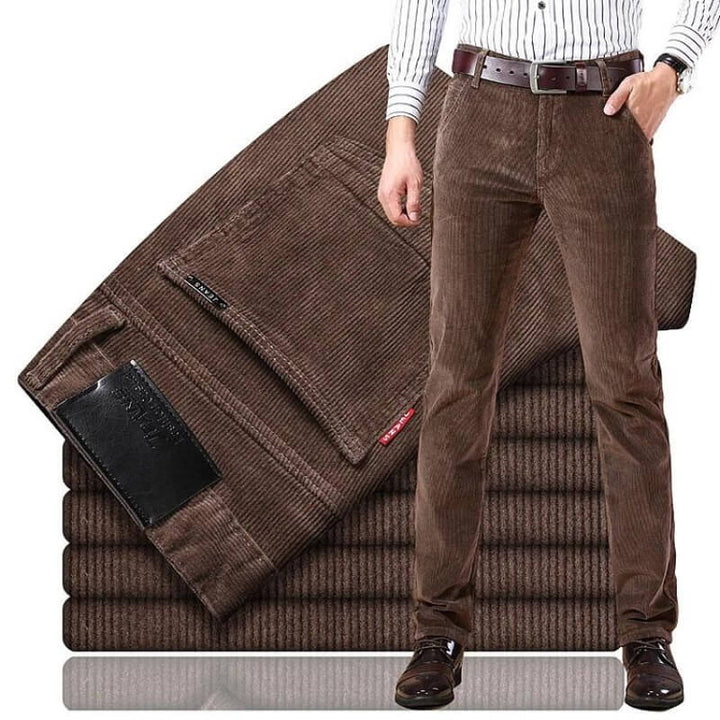 Comfortabele zakelijke heren ribbroek, perfect voor herfstmode met een klassieke uitstraling.