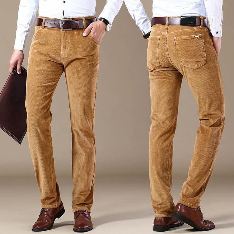 Kwalitatieve heren broek van corduroy, klassiek design en comfortabel voor dagelijks gebruik.