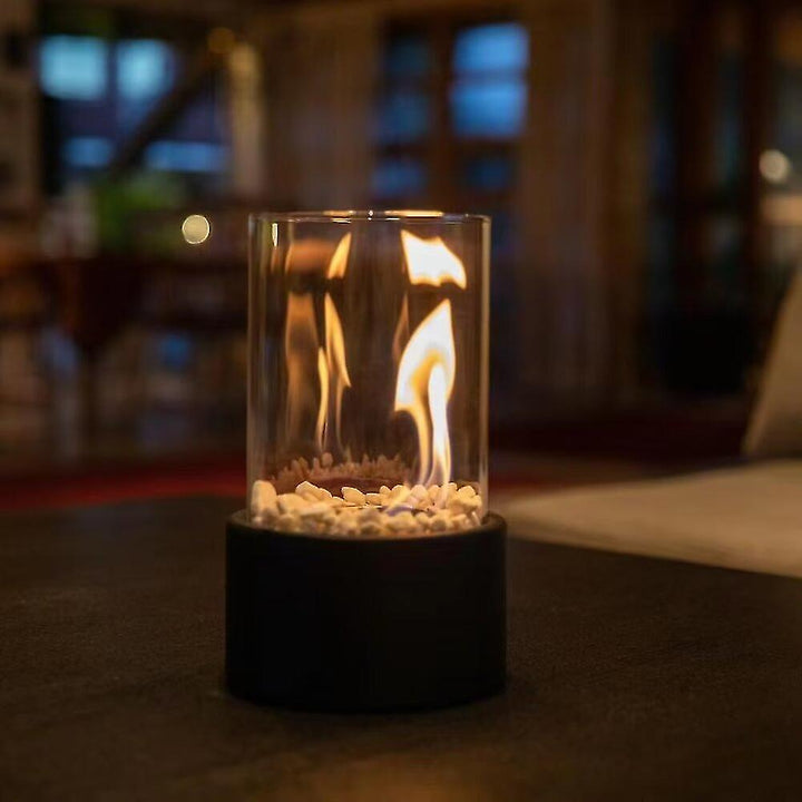 Klassieke Lumora olielamp van stijlvol metaal en glas. Brengt nostalgische sfeer.