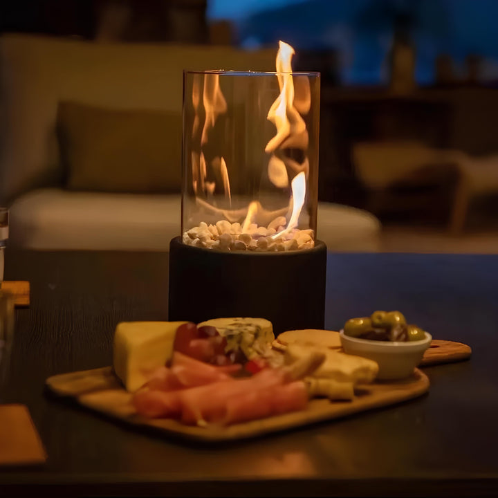 Elegante Lumora olielamp met heldere vlam. Sfeervolle toevoeging aan huisdecoratie.